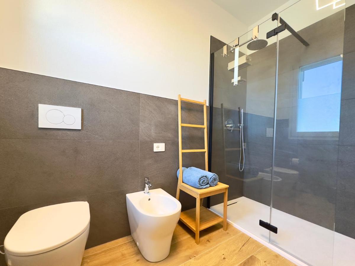 Bagno con doccia e bidet