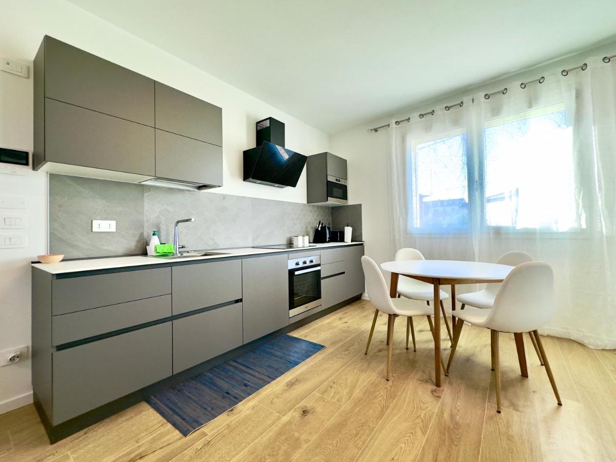 Cucina grafite con piano a induzione e forno
